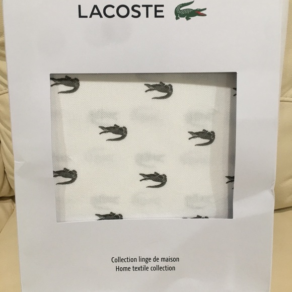 Lacoste Comforter - Picture 1 of 2